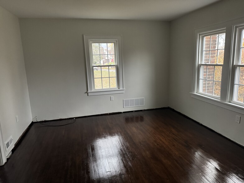 Bedroom - 17107 Kenyon Rd