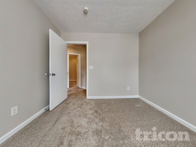 Building Photo - 5950 Crescent Ridge Ct