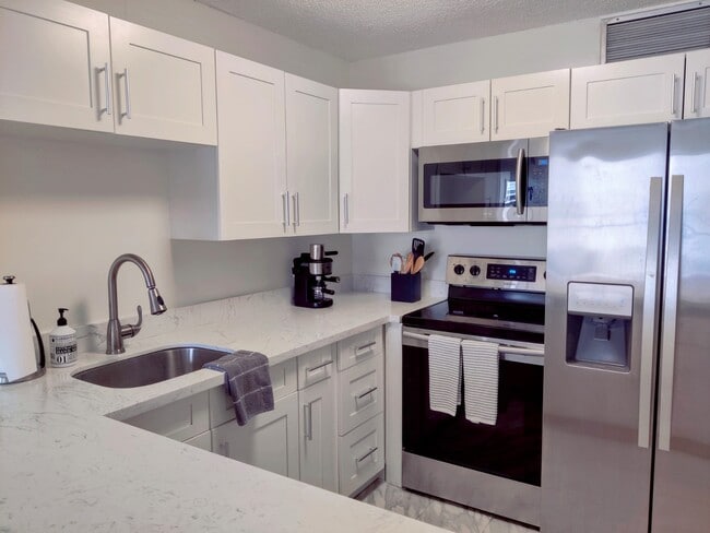 Building Photo - 2575 Kuhio Ave.