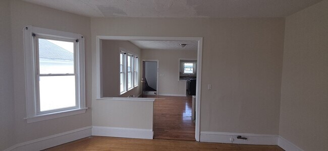 Building Photo - 105 6th St