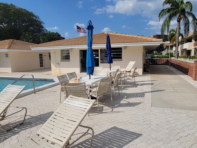 Building Photo - 1340 NE 28th Ave