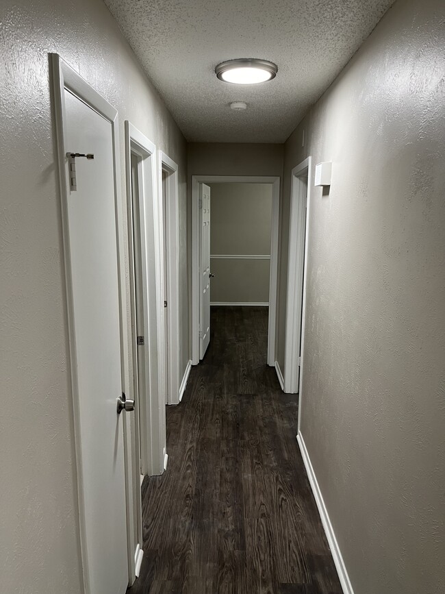 Building Photo - 8836 Hidden Hill Dr