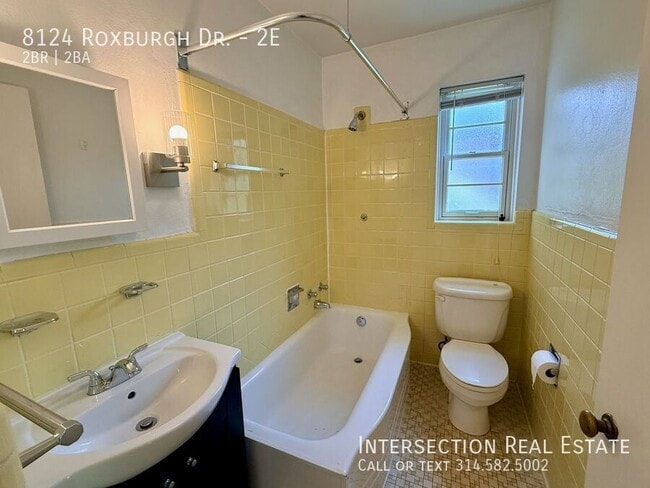 Building Photo - 8124 Roxburgh Dr
