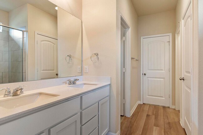 Building Photo - Gorgeous 4-bedroom home!