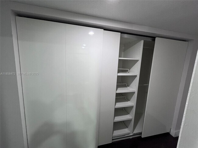 Building Photo - 11246 NW 14th Ct