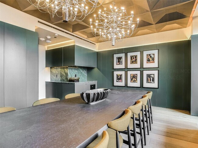 Building Photo - 610 Davis St