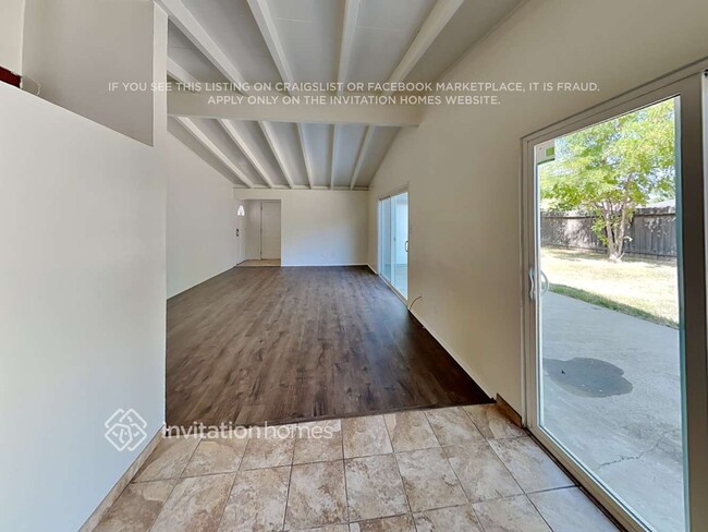 Building Photo - 6416 La Cienega Dr