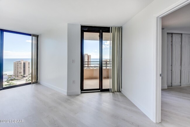 Building Photo - 1 Oceans W Blvd