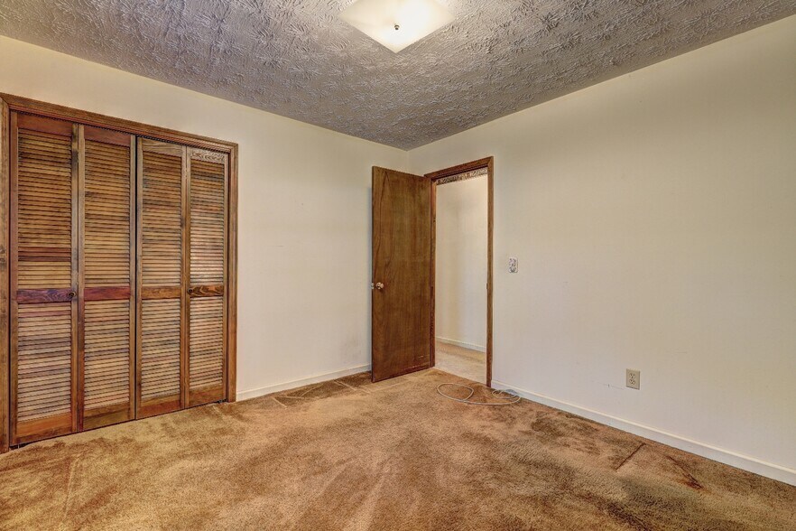 Building Photo - 503 Fayetteville Rd