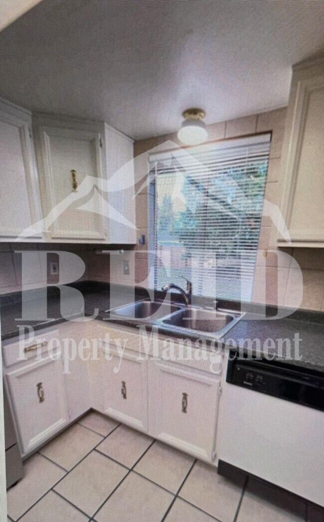 Building Photo - 3 BED 1.5 BATH RAMBLER - PORT ORCHARD