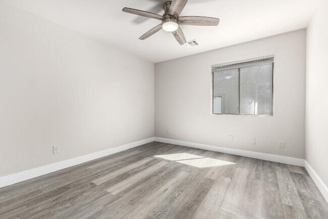 Building Photo - 993 S 239th Dr