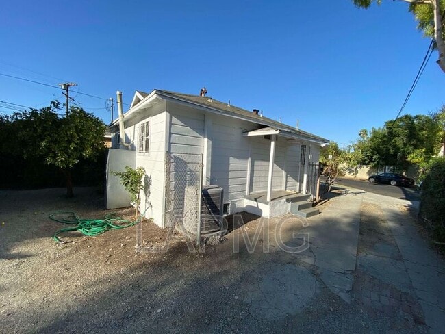 Building Photo - 2215-2217 1/2 S. Curson Avenue