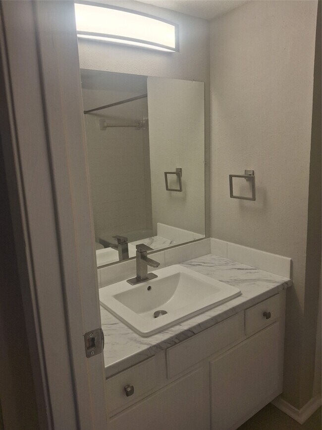 Building Photo - 14911 Wunderlich Dr