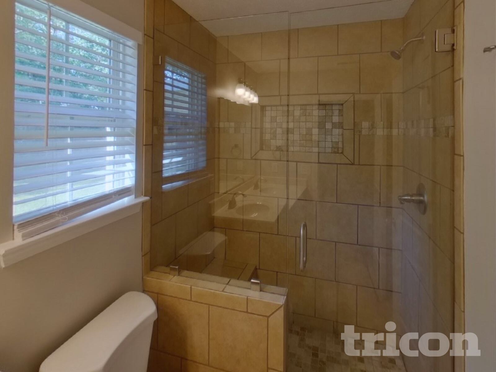 Building Photo - 605 Silverhill Dr