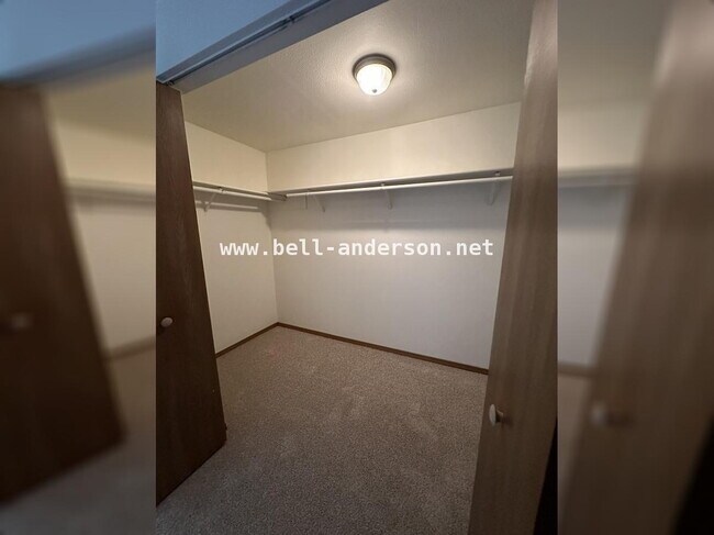 Building Photo - MOVE IN READY- Remodeled 2-bedroom Townhome!