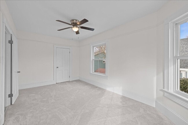 Building Photo - 258 Douglas Ave