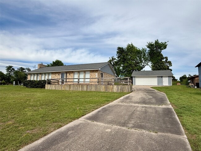 Building Photo - 337 W Cattle Dr