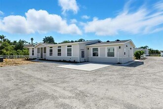 Building Photo - Great family home in rural setting.