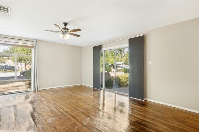 Building Photo - 1405 Broadmoor Dr