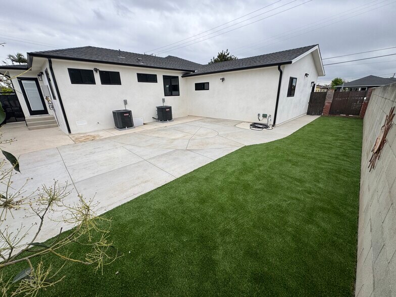 Building Photo - 11905 Freeman Ave