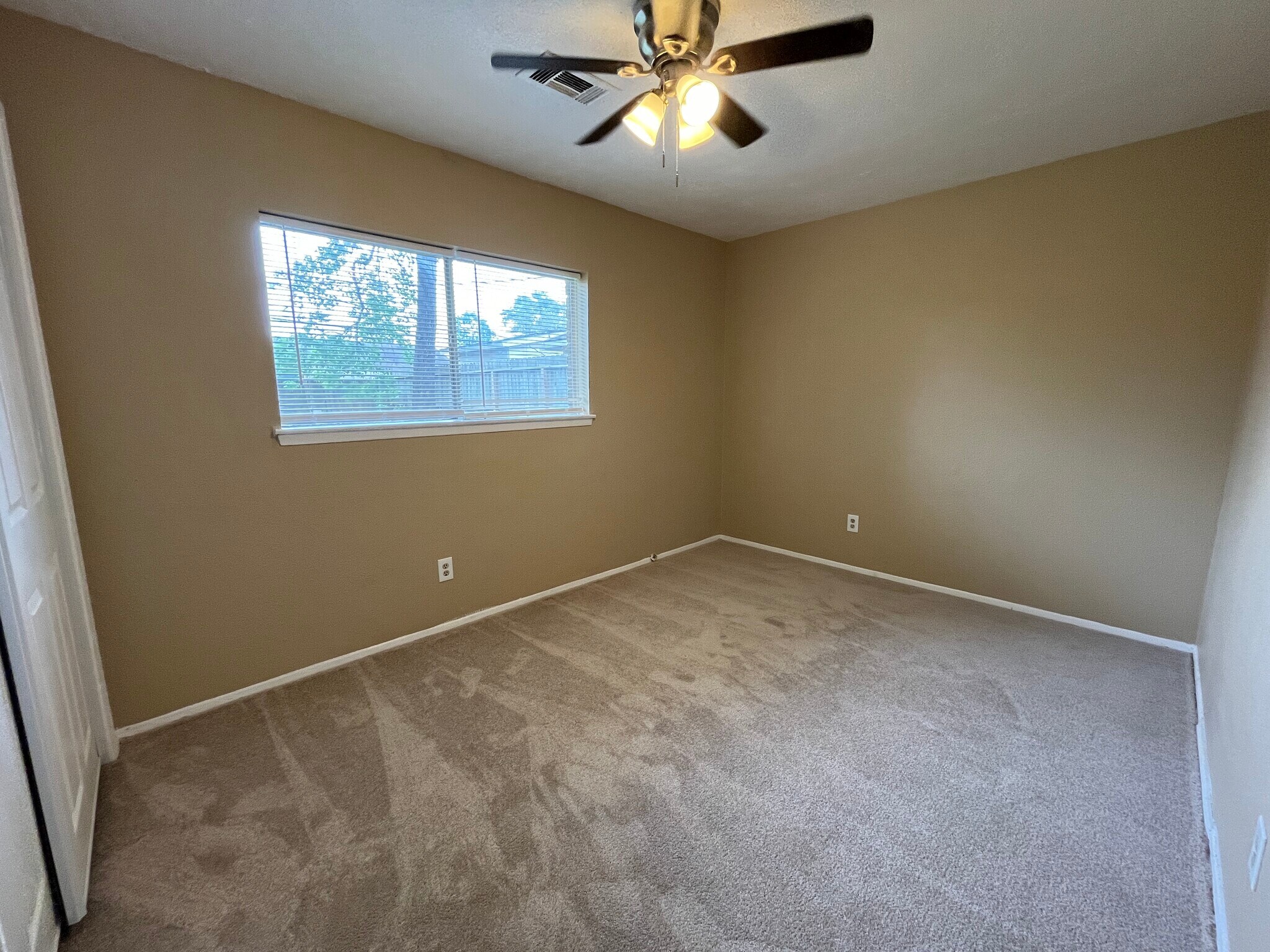 Building Photo - 806 Canna St