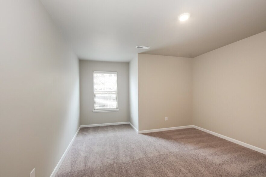 Building Photo - 200 Neal Dr
