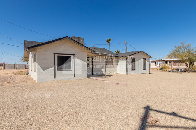 Building Photo - 1401 N Houck St