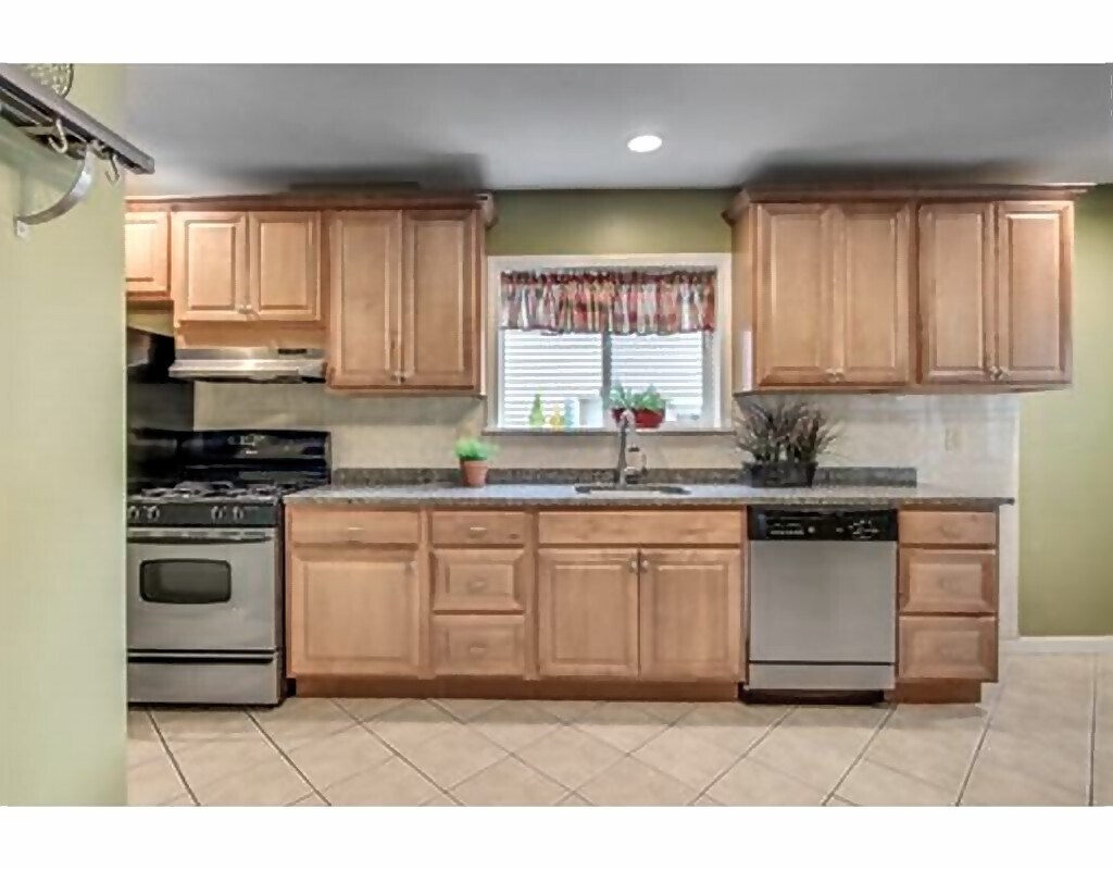 Kitchen - 275 Medford St
