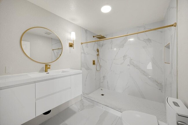 Building Photo - 17705 Vista Point Dr