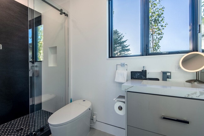 Building Photo - 779 Lucia Ln