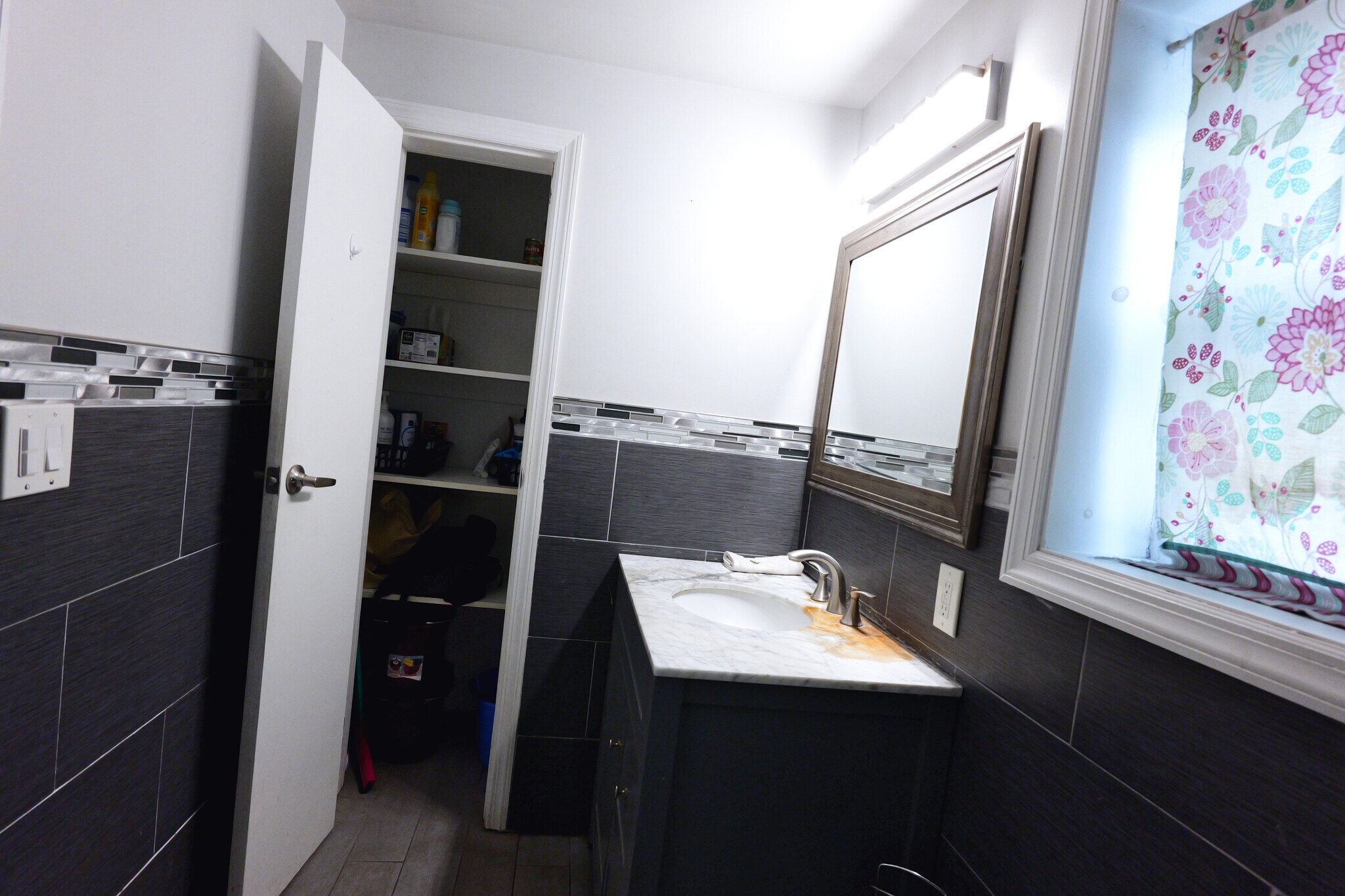 Building Photo - 245 Ferry St