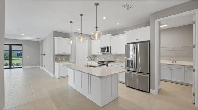 Building Photo - 690 Allora Ave