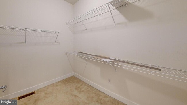 Building Photo - 909 Lakeview Ct