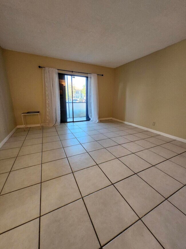 Building Photo - 545 Trace Cir