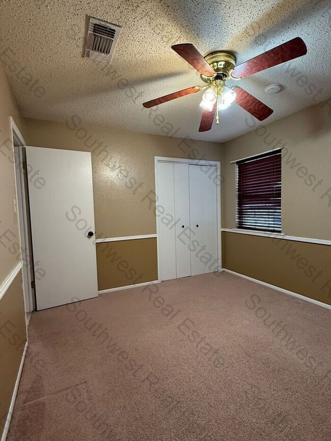 Building Photo - Spacious 3 bedrooms 2 bath family home