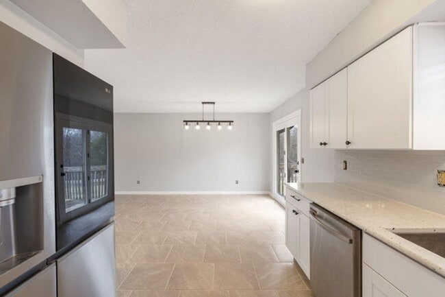 Building Photo - NEWLY REMODELED HOME | 3 Bedroom | 2 Bath ...