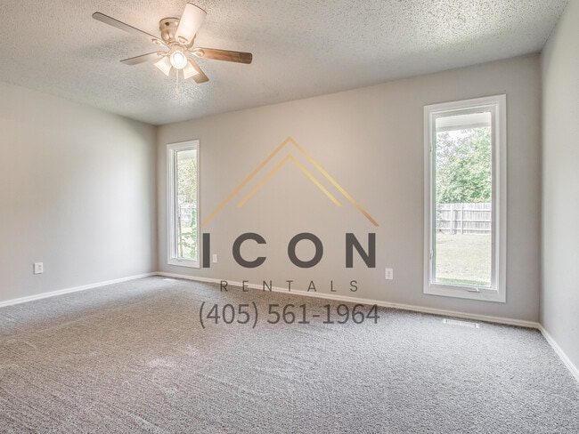 Building Photo - 517 N Robin Way