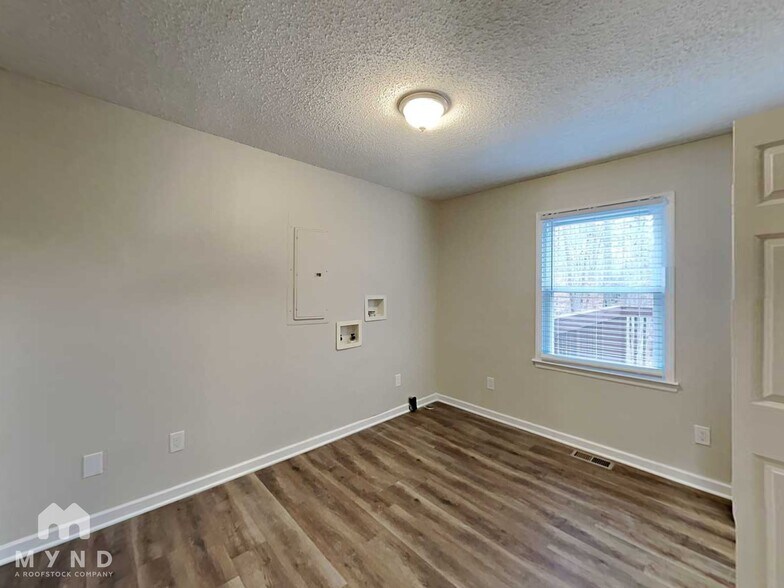 Building Photo - 400 Miller Rd