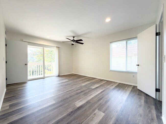 Building Photo - Spacious Townhome in Desirable Tiburon Community!