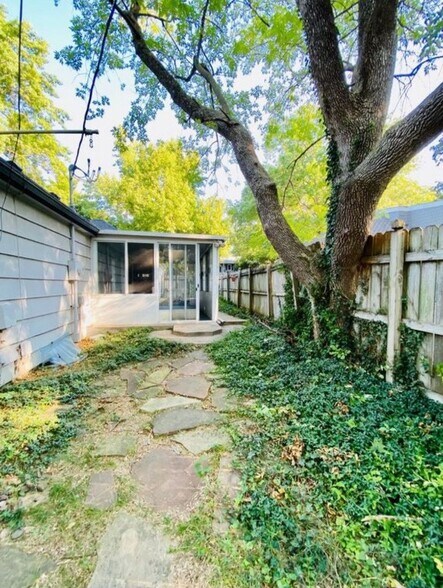 Backyard - 4825 Pawnee Dr