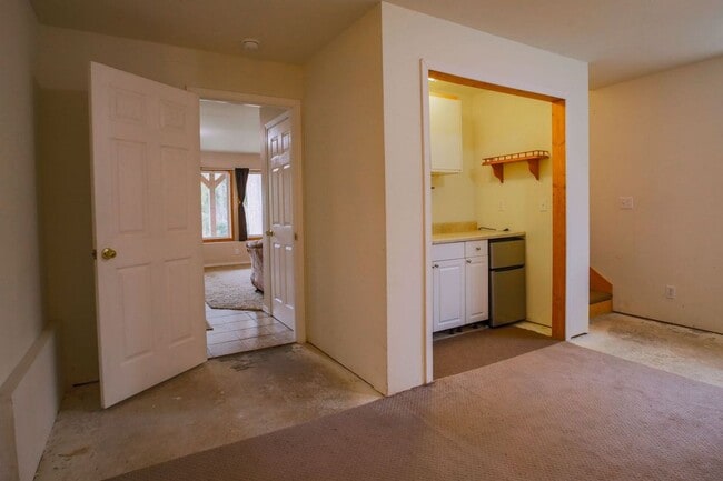 Building Photo - Lovely Home and Property Located on Honeymoon Lake!