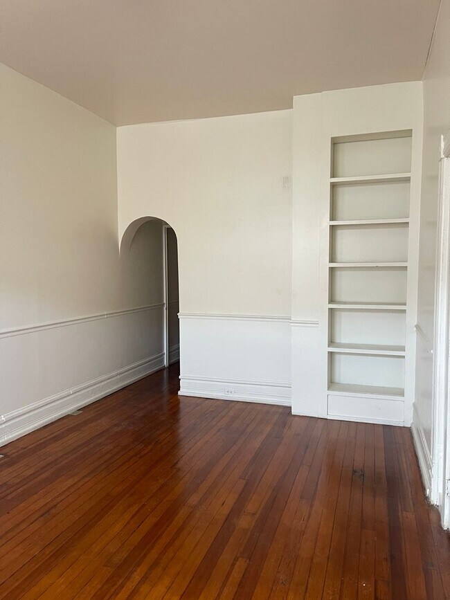 Building Photo - 2630 N Charles St