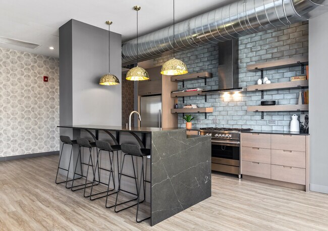 Building Photo - 330 S. Wells St - New Jr One Bed Located i...