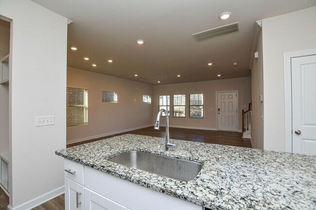 Building Photo - Like New All Brick Home in Mint Hill!