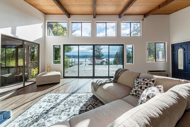 Building Photo - BEAUTIFUL CABIN STYLE HOME ACROSS FROM SIL...