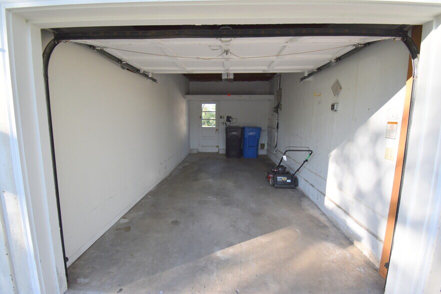 Garage - 6706 Spring Grove Ct