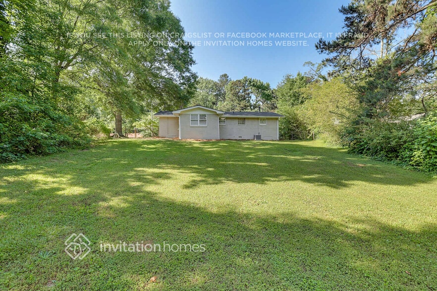 Building Photo - 6265 Lakeview Dr