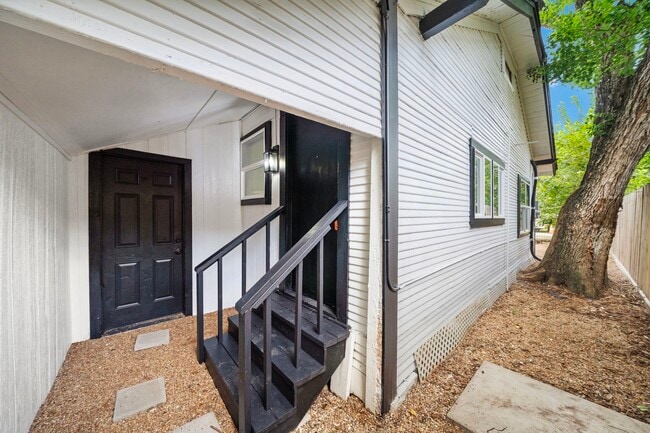 Building Photo - 4208 Delhi St