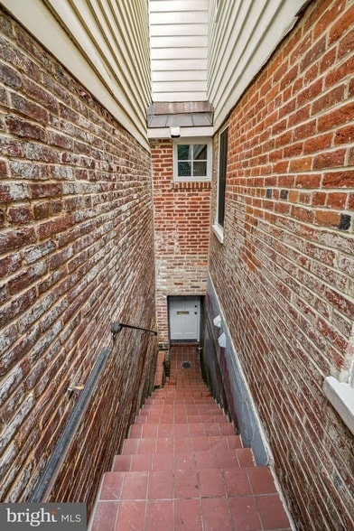 Building Photo - 1241 30th St NW