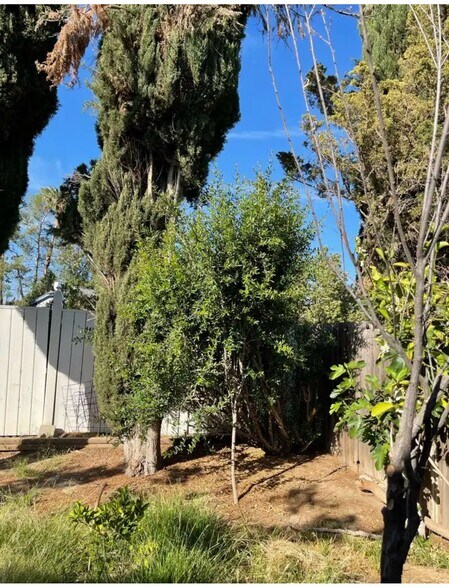 Building Photo - 9430 Glade Ave